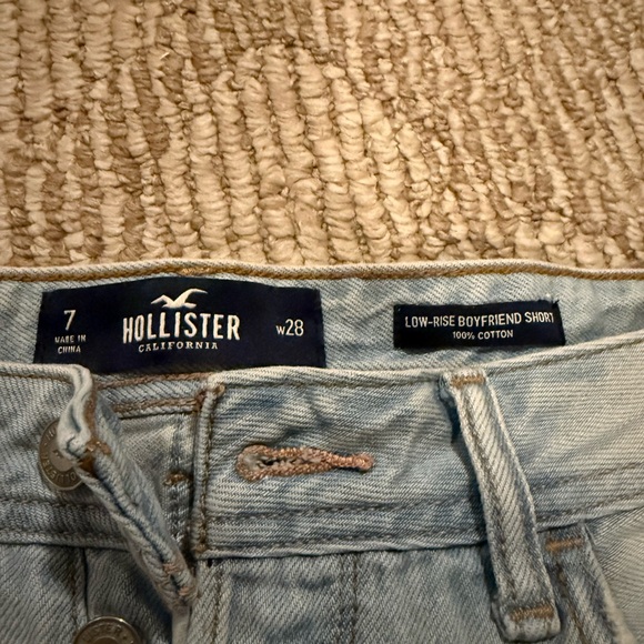 Hollister Low-Rise Boyfriend Shorts - Picture 3 of 3